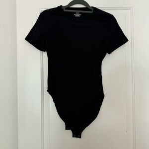 SKIMS Fits Everybody T-Shirt Bodysuit Women’s Size M Onyx